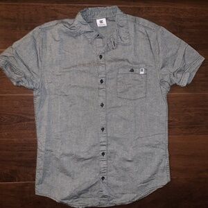 DC Short Sleeve Button Down Shirt Size Medium